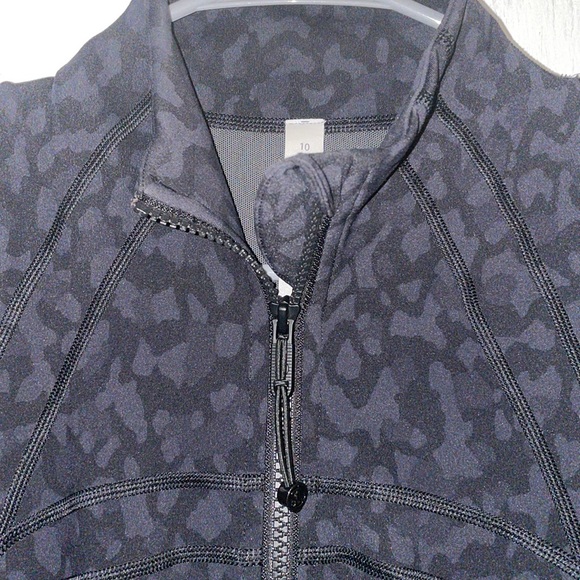 Lululemon define jacket EUC size 10 - Picture 2 of 7